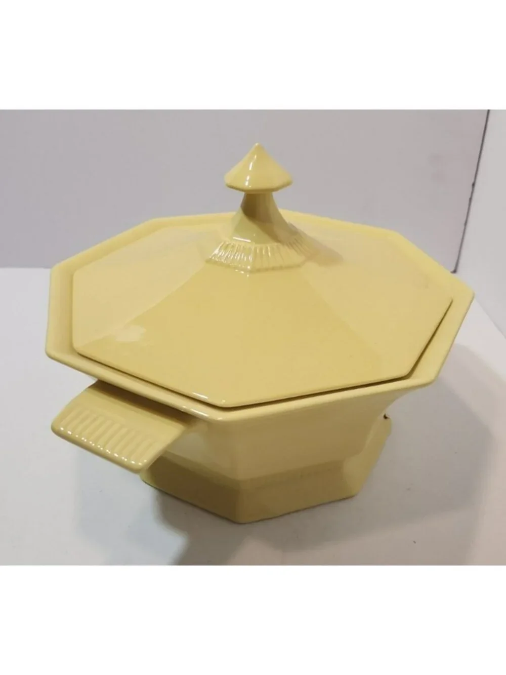 Vtg Independence Ironstone Daffodil Yellow Covered Serving Bowl/Casserole